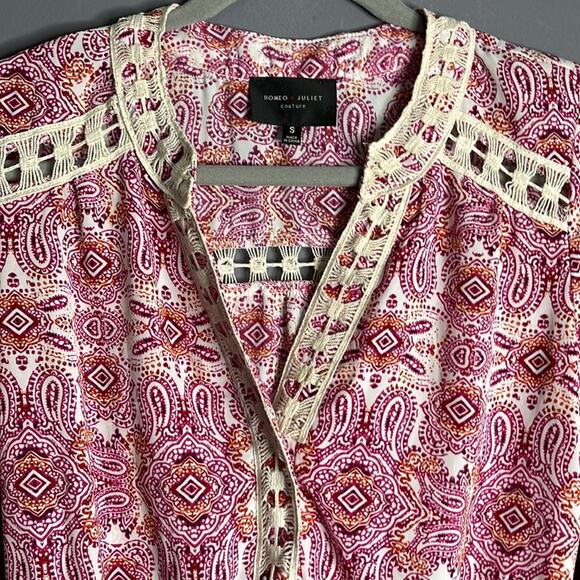 Romeo & Juliet Couture Pink and White Paisley Print Romper Size Small - Picture 3 of 10